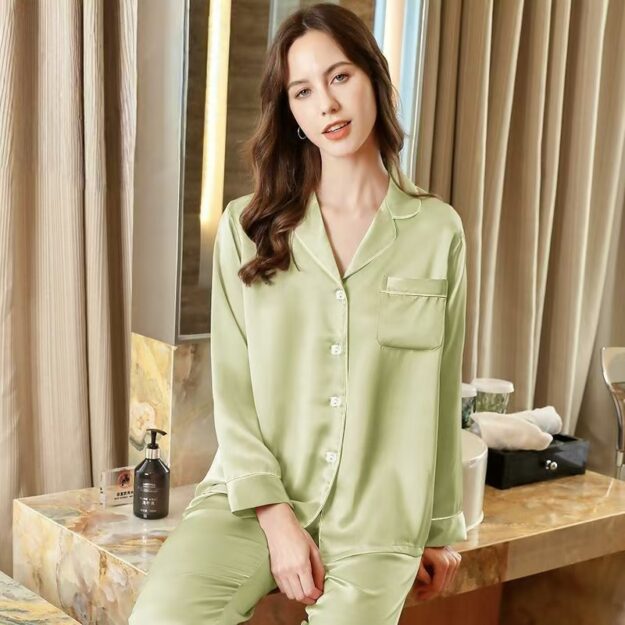 Comfortable Long-Sleeve Women’s Silk Pajamas (6) Long-sleeve comfortable women’s silk pajama set