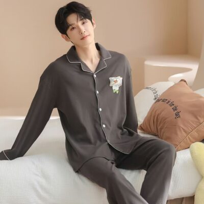 Loose-fit men’s long-sleeve cotton pajama set for spring and autumn